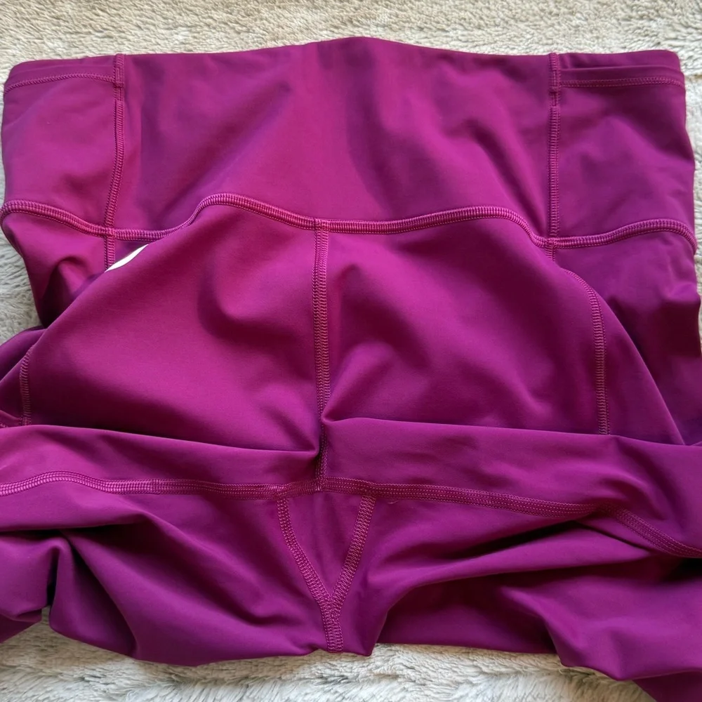 LULULEMON X PELOTON Fast and Free Tight II 25"
Non-Reflective Nulux - Picture 9 of 16